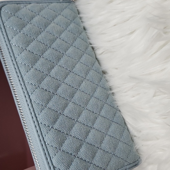 🔹️Juicy Couture Tied With A Bow Large Zip Around Light Washed Denim Blue Wallet - Picture 4 of 10